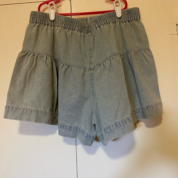 NWT Denim Ruffled Shorts Size Large - Picture 5 of 5
